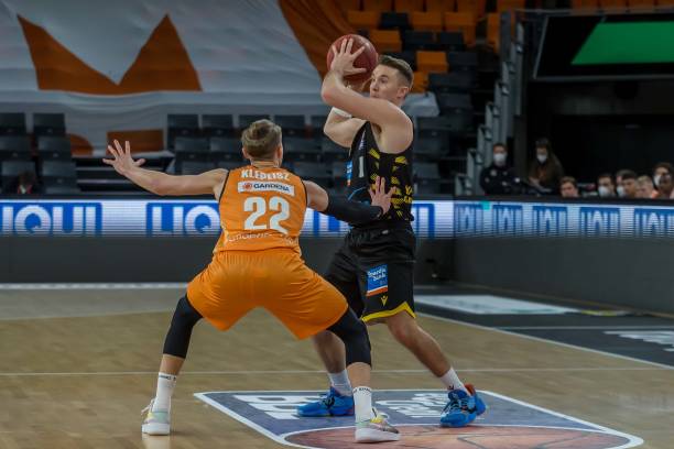 从技战术层 从技战术层