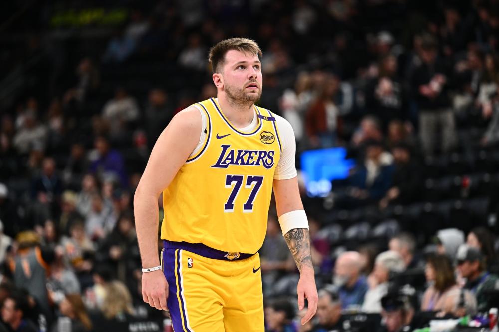 队正站在一 队正站在一